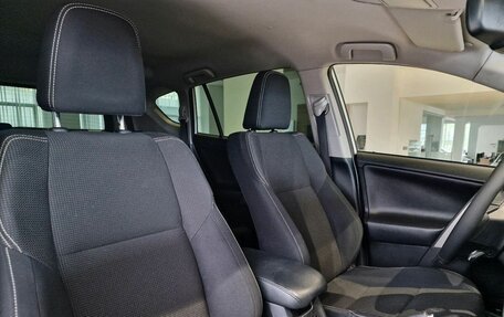 Toyota RAV4, 2015 год, 1 999 000 рублей, 13 фотография