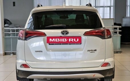 Toyota RAV4, 2015 год, 1 999 000 рублей, 6 фотография