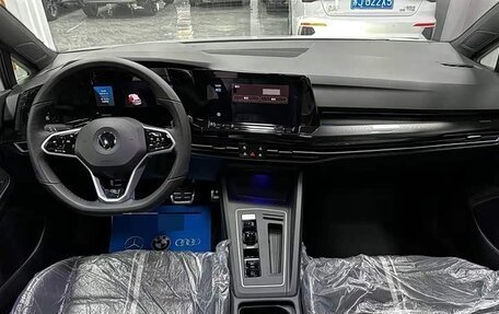 Volkswagen Golf VIII, 2022 год, 1 727 000 рублей, 11 фотография