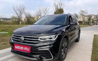 Volkswagen Tiguan, 2022 год, 1 880 000 рублей, 1 фотография