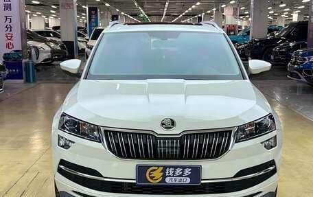 Skoda Karoq I, 2022 год, 1 900 000 рублей, 2 фотография