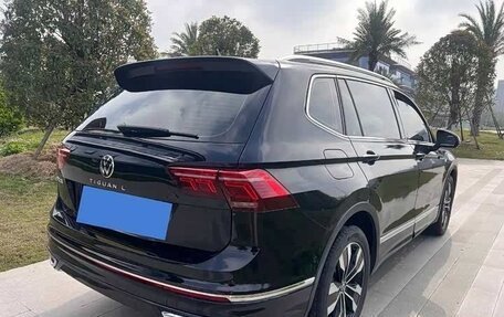 Volkswagen Tiguan, 2022 год, 1 880 000 рублей, 4 фотография