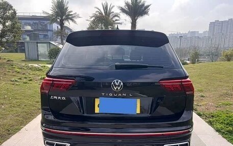Volkswagen Tiguan, 2022 год, 1 880 000 рублей, 5 фотография