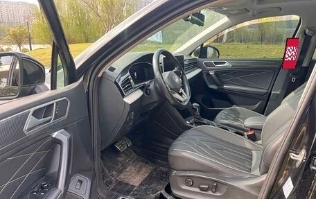 Volkswagen Tiguan, 2022 год, 1 880 000 рублей, 7 фотография