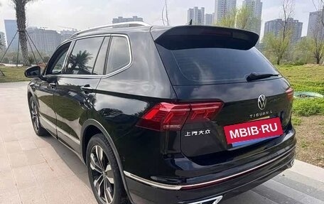 Volkswagen Tiguan, 2022 год, 1 880 000 рублей, 6 фотография