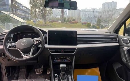 Volkswagen Tiguan, 2022 год, 1 880 000 рублей, 8 фотография