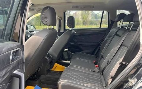 Volkswagen Tiguan, 2022 год, 1 880 000 рублей, 9 фотография