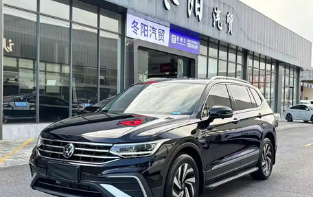 Volkswagen Tiguan II, 2023 год, 2 620 000 рублей, 1 фотография