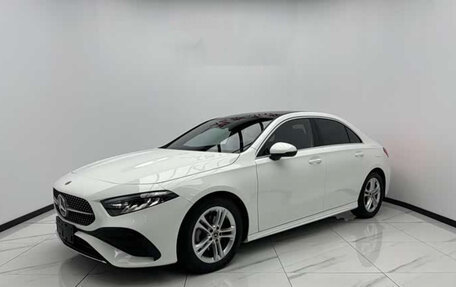 Mercedes-Benz A-Класс, 2022 год, 2 200 000 рублей, 1 фотография