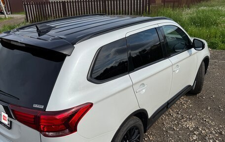Mitsubishi Outlander III рестайлинг 3, 2021 год, 2 850 000 рублей, 4 фотография