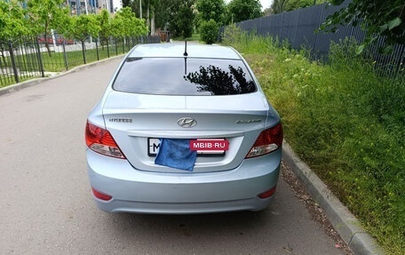 Hyundai Solaris II рестайлинг, 2011 год, 500 000 рублей, 2 фотография