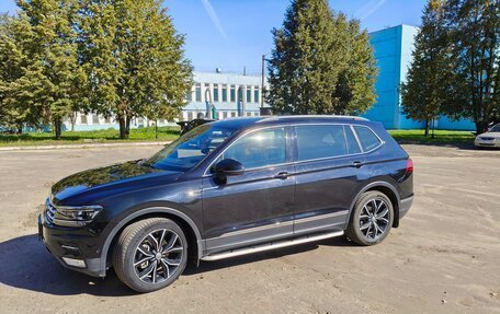 Volkswagen Tiguan II, 2020 год, 4 000 000 рублей, 2 фотография