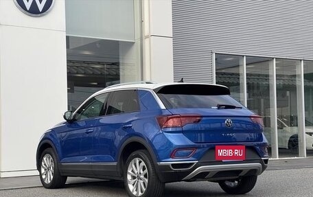 Volkswagen T-Roc I, 2023 год, 1 410 007 рублей, 7 фотография