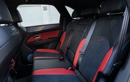Bentley Bentayga I, 2021 год, 21 000 000 рублей, 14 фотография