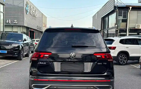 Volkswagen Tiguan II, 2023 год, 2 620 000 рублей, 5 фотография
