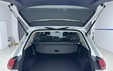 Volkswagen Tiguan II, 2023 год, 2 772 000 рублей, 8 фотография