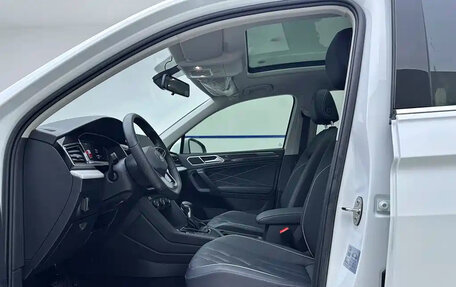 Volkswagen Tiguan II, 2023 год, 2 772 000 рублей, 12 фотография