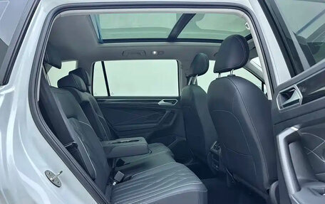 Volkswagen Tiguan II, 2023 год, 2 772 000 рублей, 21 фотография