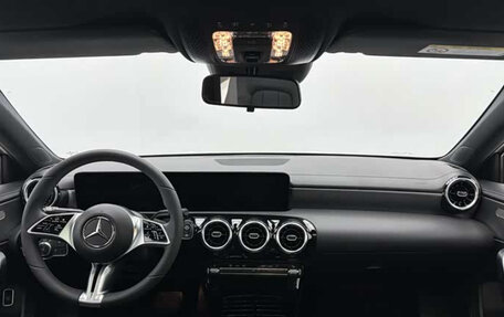 Mercedes-Benz A-Класс, 2022 год, 2 200 000 рублей, 10 фотография