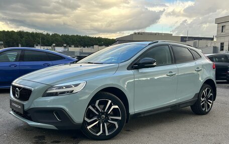 Volvo V40 Cross Country I, 2018 год, 1 799 000 рублей, 3 фотография
