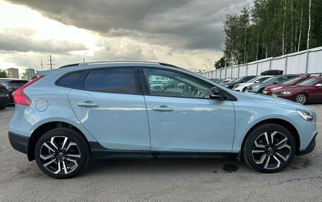 Volvo V40 Cross Country I, 2018 год, 1 799 000 рублей, 8 фотография