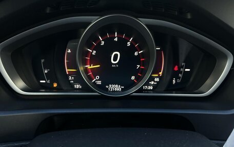 Volvo V40 Cross Country I, 2018 год, 1 799 000 рублей, 13 фотография