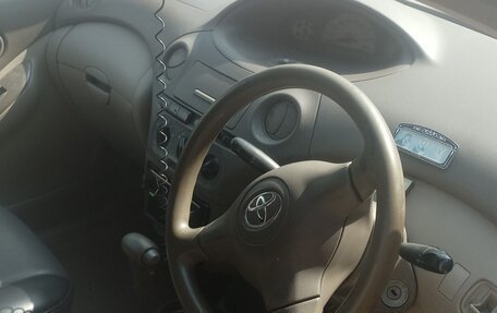 Toyota Platz, 2003 год, 340 000 рублей, 4 фотография