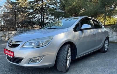 Opel Astra J, 2012 год, 800 000 рублей, 1 фотография