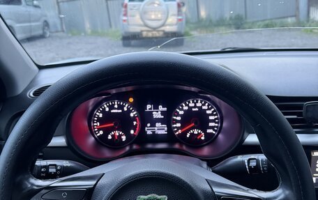 KIA Rio IV, 2018 год, 1 200 000 рублей, 10 фотография