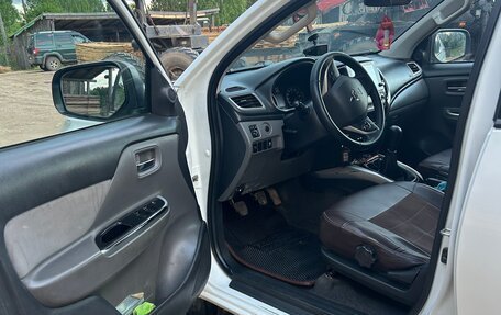 Mitsubishi L200 IV рестайлинг, 2015 год, 2 010 000 рублей, 5 фотография