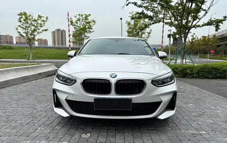 BMW 1 серия, 2023 год, 1 720 000 рублей, 2 фотография