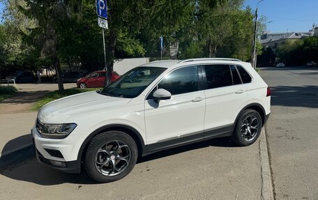 Volkswagen Tiguan II, 2018 год, 2 050 000 рублей, 2 фотография