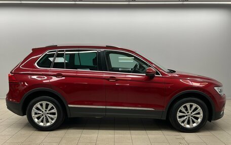 Volkswagen Tiguan II, 2018 год, 2 550 000 рублей, 3 фотография