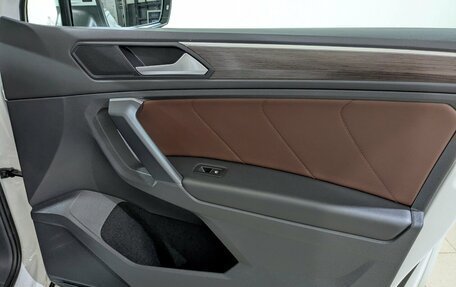 Volkswagen Tiguan II, 2021 год, 3 050 000 рублей, 27 фотография