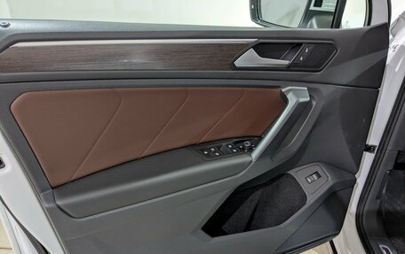 Volkswagen Tiguan II, 2021 год, 3 050 000 рублей, 25 фотография