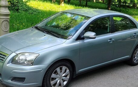 Toyota Avensis III рестайлинг, 2008 год, 750 000 рублей, 1 фотография