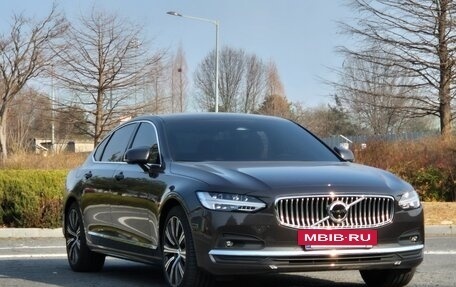 Volvo S90 II рестайлинг, 2024 год, 4 980 000 рублей, 4 фотография