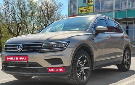 Volkswagen Tiguan II, 2017 год, 2 450 000 рублей, 3 фотография
