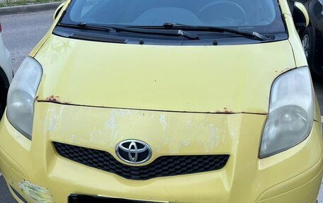 Toyota Yaris III рестайлинг, 2009 год, 580 000 рублей, 2 фотография