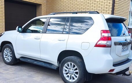 Toyota Land Cruiser Prado 150 рестайлинг 2, 2015 год, 3 390 000 рублей, 8 фотография
