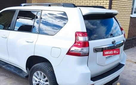 Toyota Land Cruiser Prado 150 рестайлинг 2, 2015 год, 3 390 000 рублей, 9 фотография