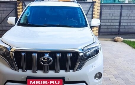 Toyota Land Cruiser Prado 150 рестайлинг 2, 2015 год, 3 390 000 рублей, 3 фотография
