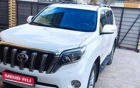 Toyota Land Cruiser Prado 150 рестайлинг 2, 2015 год, 3 390 000 рублей, 4 фотография