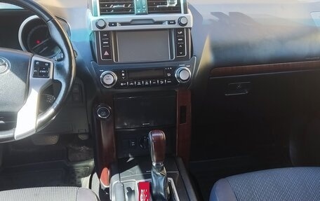 Toyota Land Cruiser Prado 150 рестайлинг 2, 2015 год, 3 390 000 рублей, 29 фотография