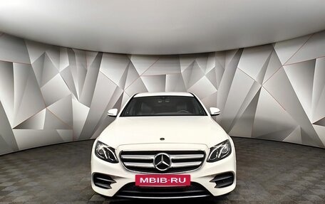 Mercedes-Benz E-Класс, 2019 год, 3 650 000 рублей, 7 фотография