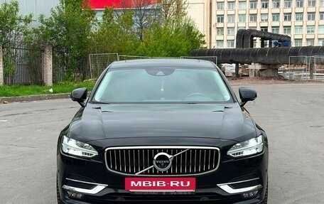 Volvo S90 II рестайлинг, 2019 год, 3 700 000 рублей, 2 фотография