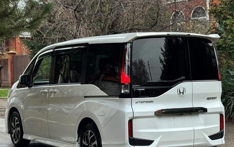 Honda Stepwgn IV, 2021 год, 1 950 000 рублей, 4 фотография