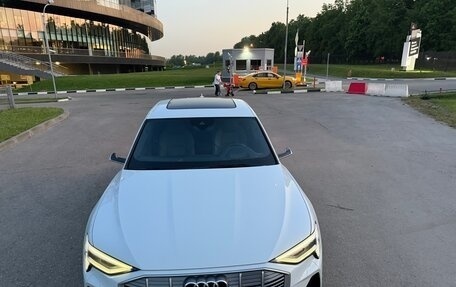 Audi e-tron I, 2020 год, 3 999 999 рублей, 2 фотография