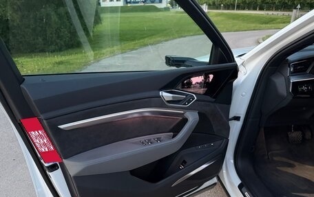 Audi e-tron I, 2020 год, 3 999 999 рублей, 14 фотография