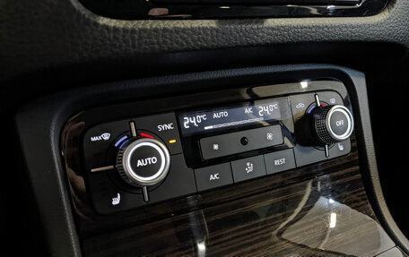 Volkswagen Touareg III, 2015 год, 2 795 000 рублей, 21 фотография